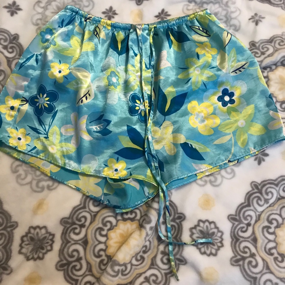 Women’s satin sleep short
